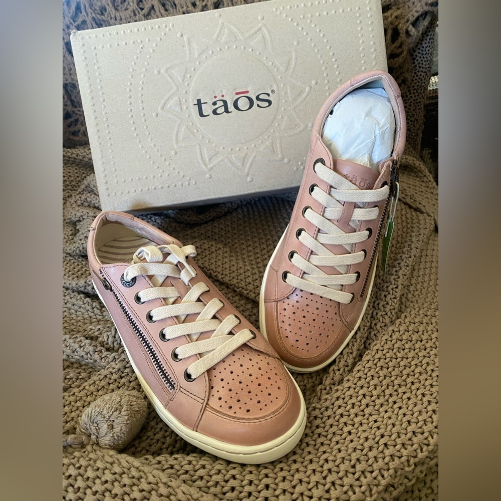 Taos Footwear Pink Leather Lace-Up Sneakers with Side Zip Size 8.5